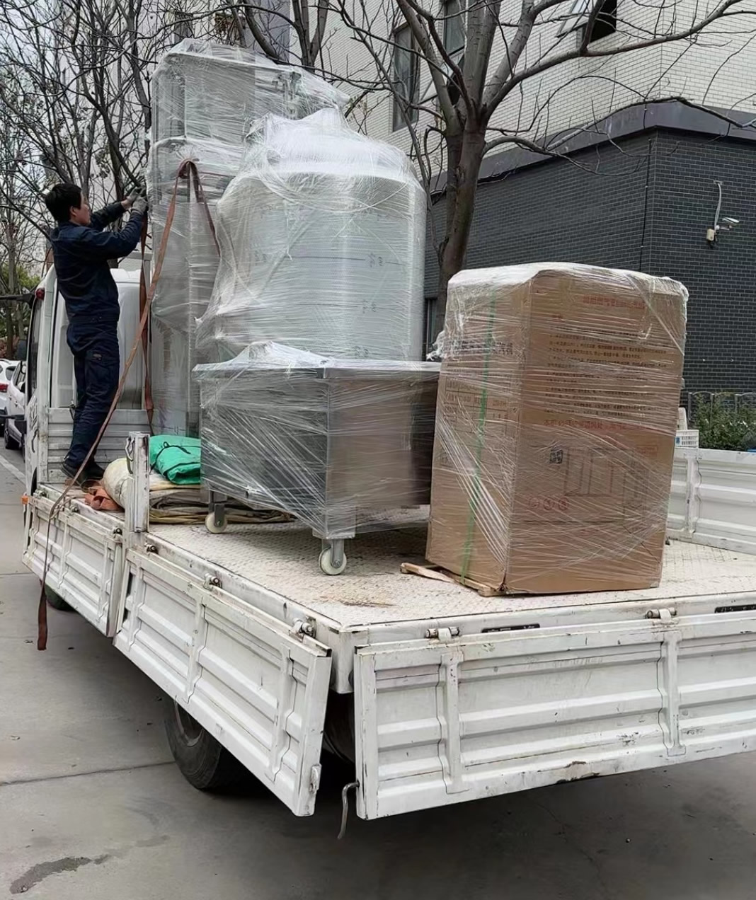 湖北荊門鐘祥市段總購(gòu)買的一套白酒設(shè)備已打包發(fā)貨！